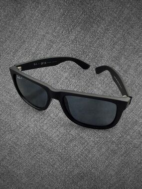 Ray‑Ban Justin RB4165 Polarized Black Sunglasses With Case
